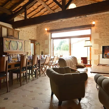 In Thurageau With Private Pool, Cleaning Included Lencloître